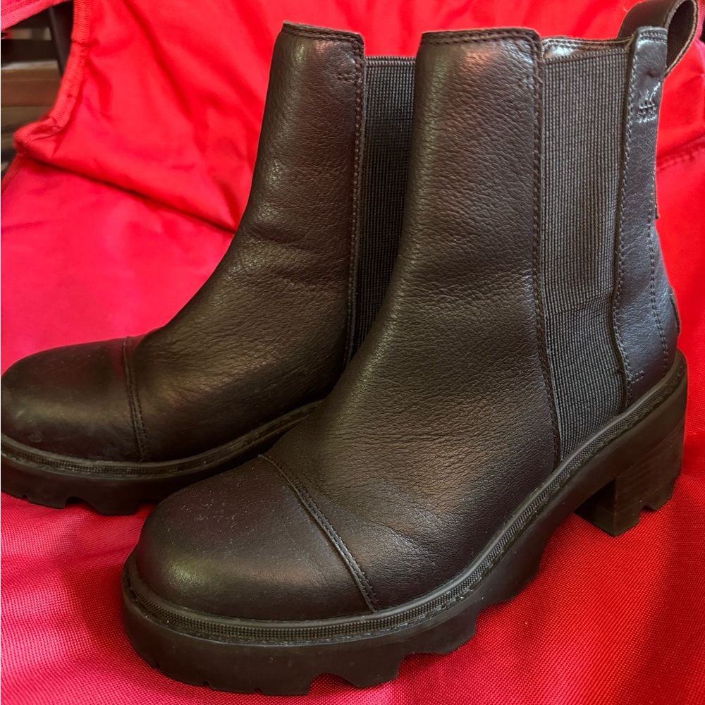 ⭐🆕SOREL black Joan Now Chelsea boots size 9